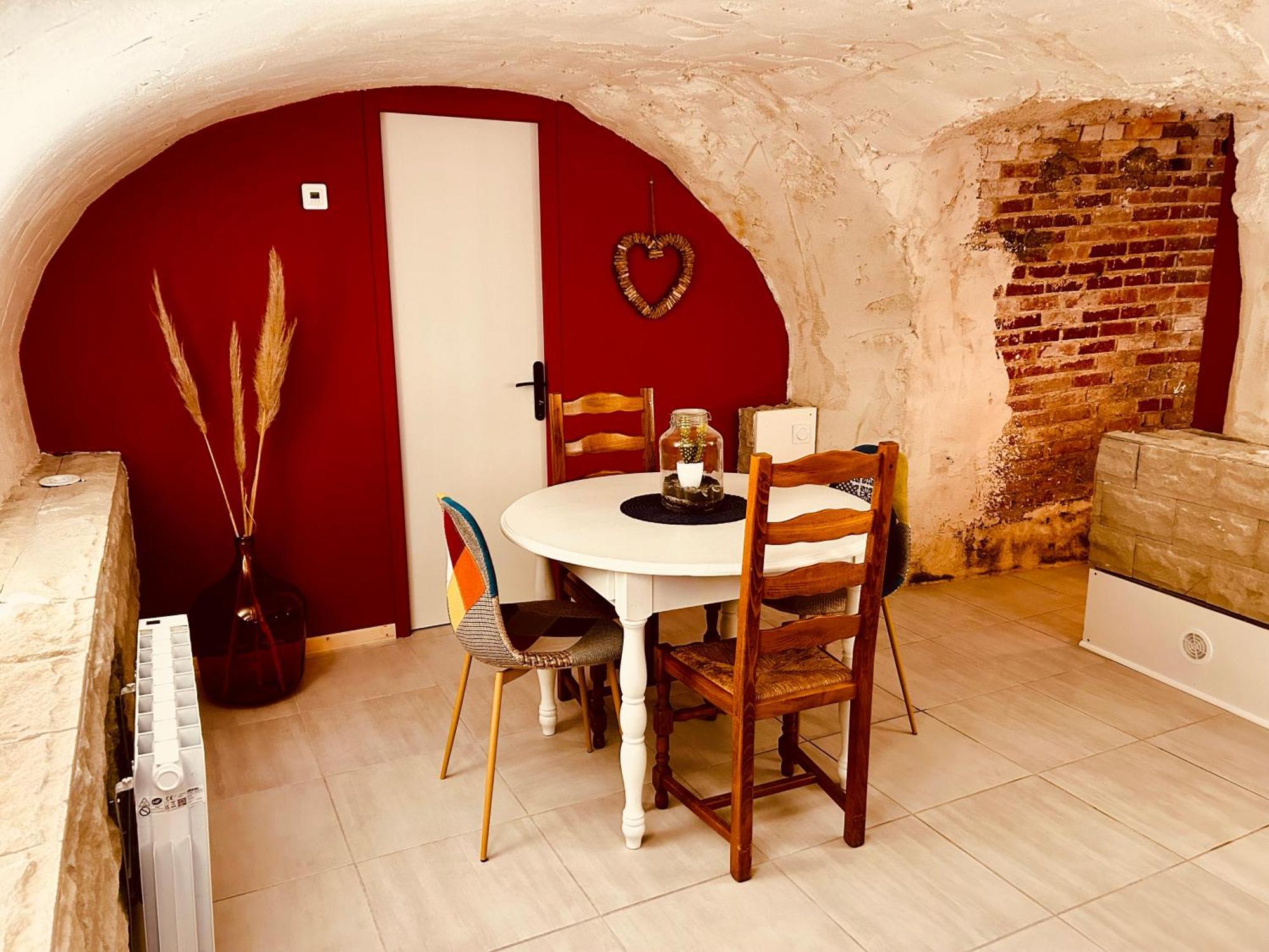 La Cave Aux Lumieres - Proche Centre-Ville - 2 Chambres - Wifi Renaison Bagian luar foto